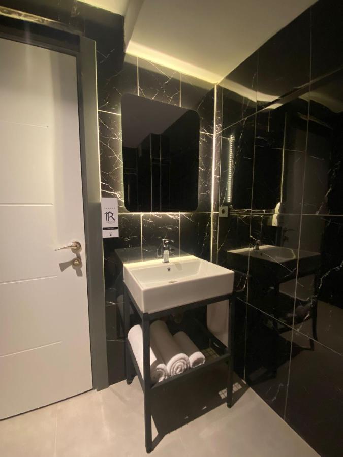 The Royals Hotel Smirne Esterno foto