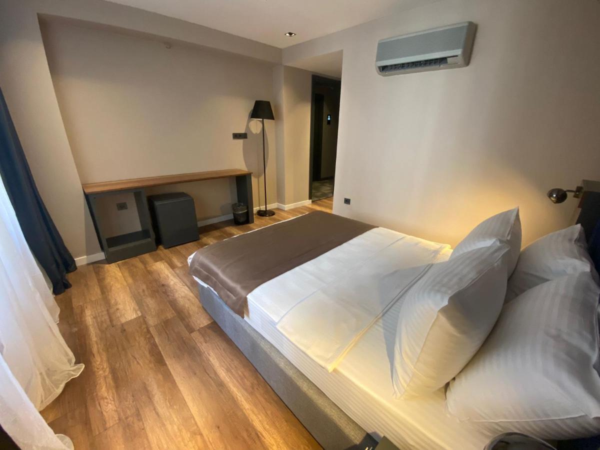 The Royals Hotel Smirne Esterno foto