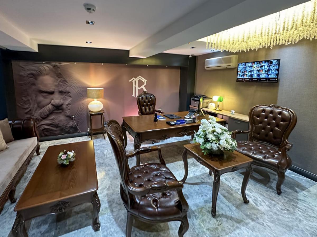 The Royals Hotel Smirne Esterno foto