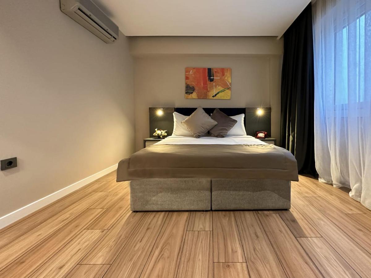 The Royals Hotel Smirne Esterno foto