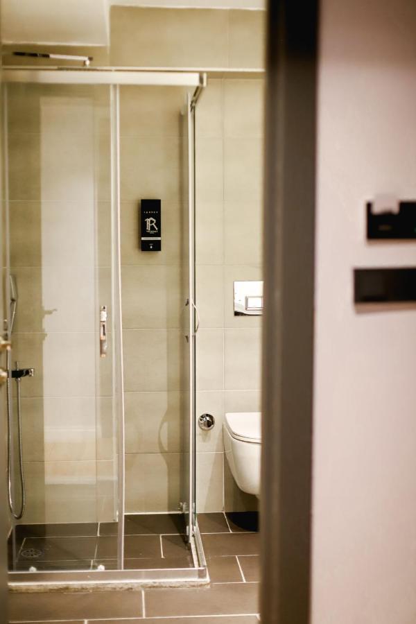 The Royals Hotel Smirne Esterno foto