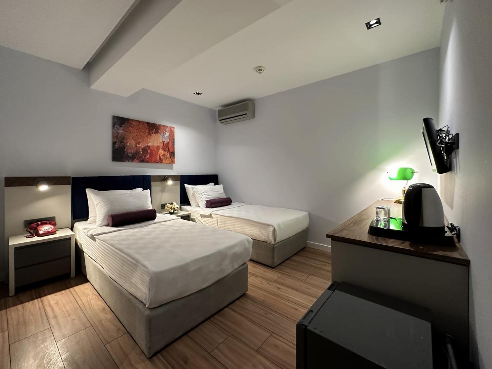 The Royals Hotel Smirne Esterno foto