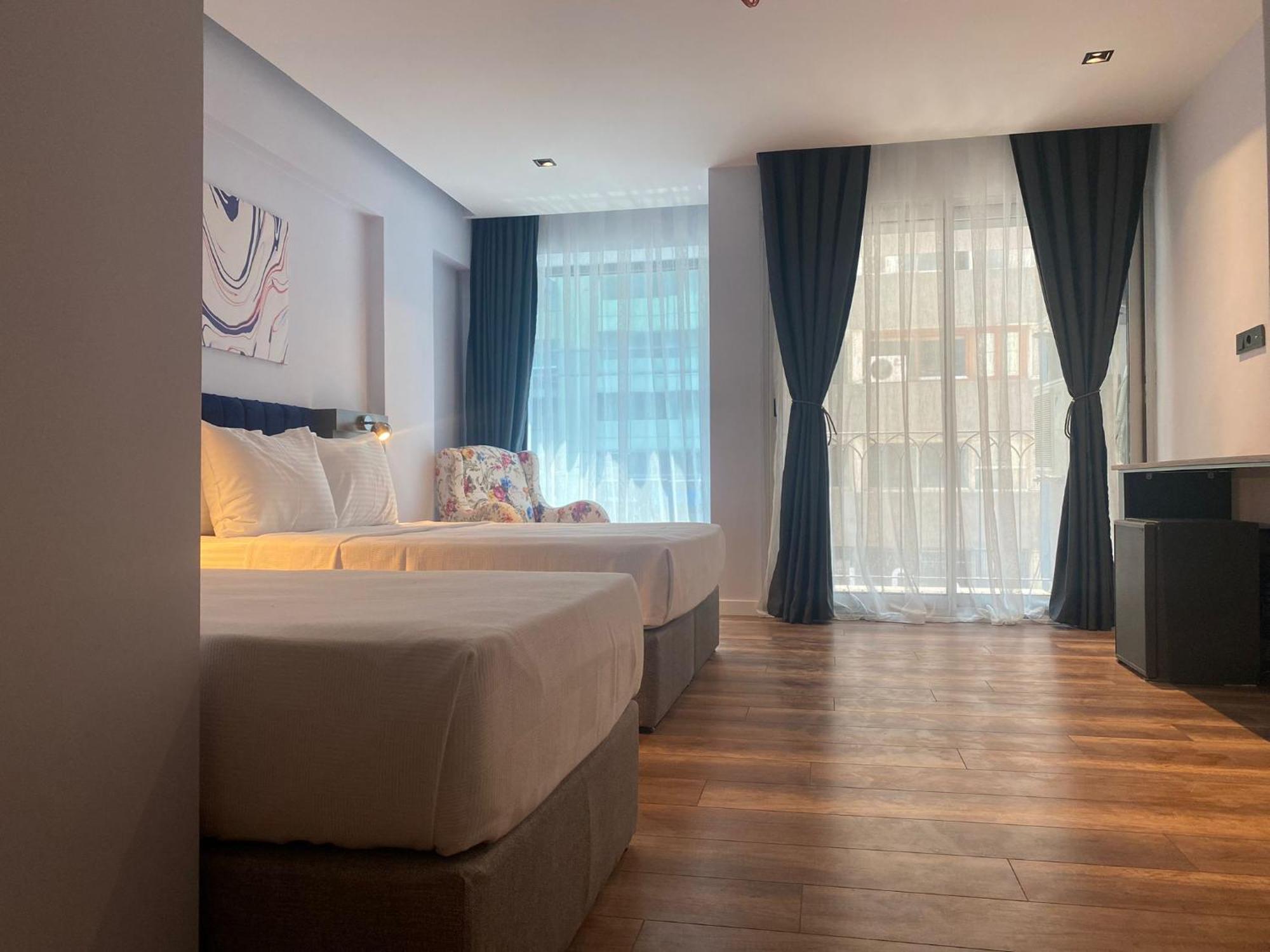 The Royals Hotel Smirne Esterno foto
