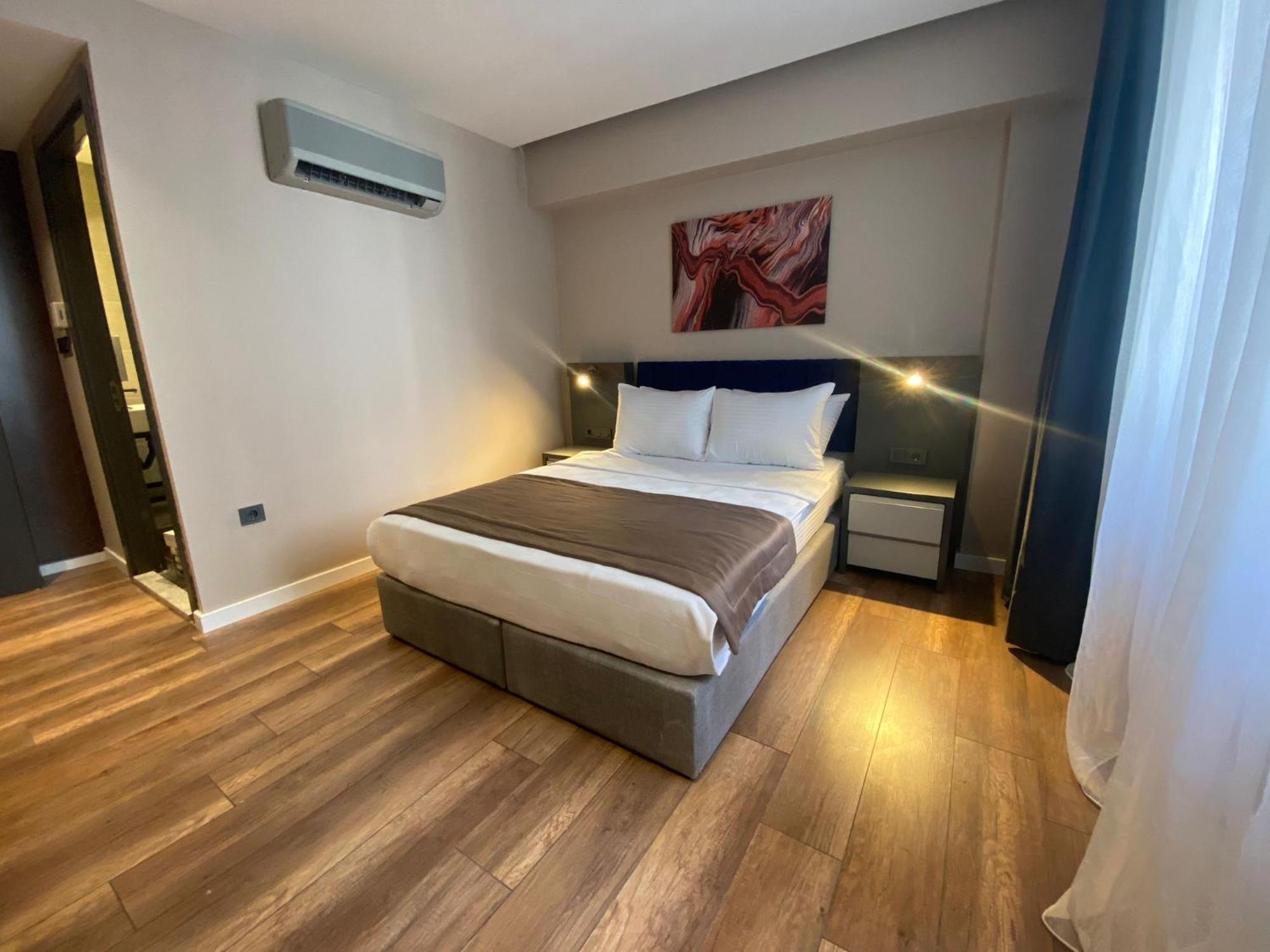 The Royals Hotel Smirne Esterno foto