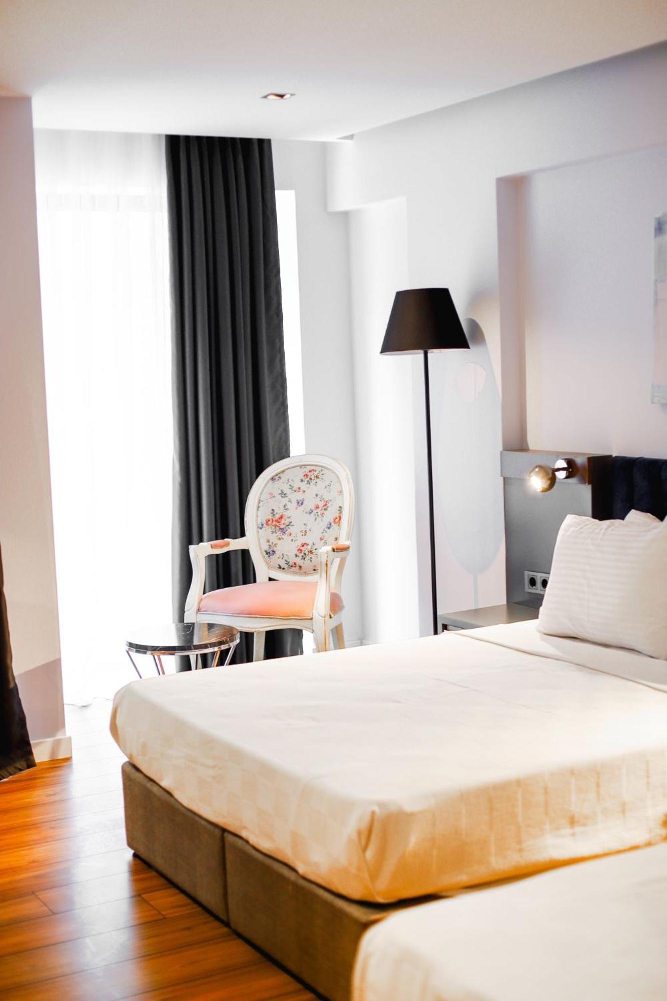 The Royals Hotel Smirne Esterno foto